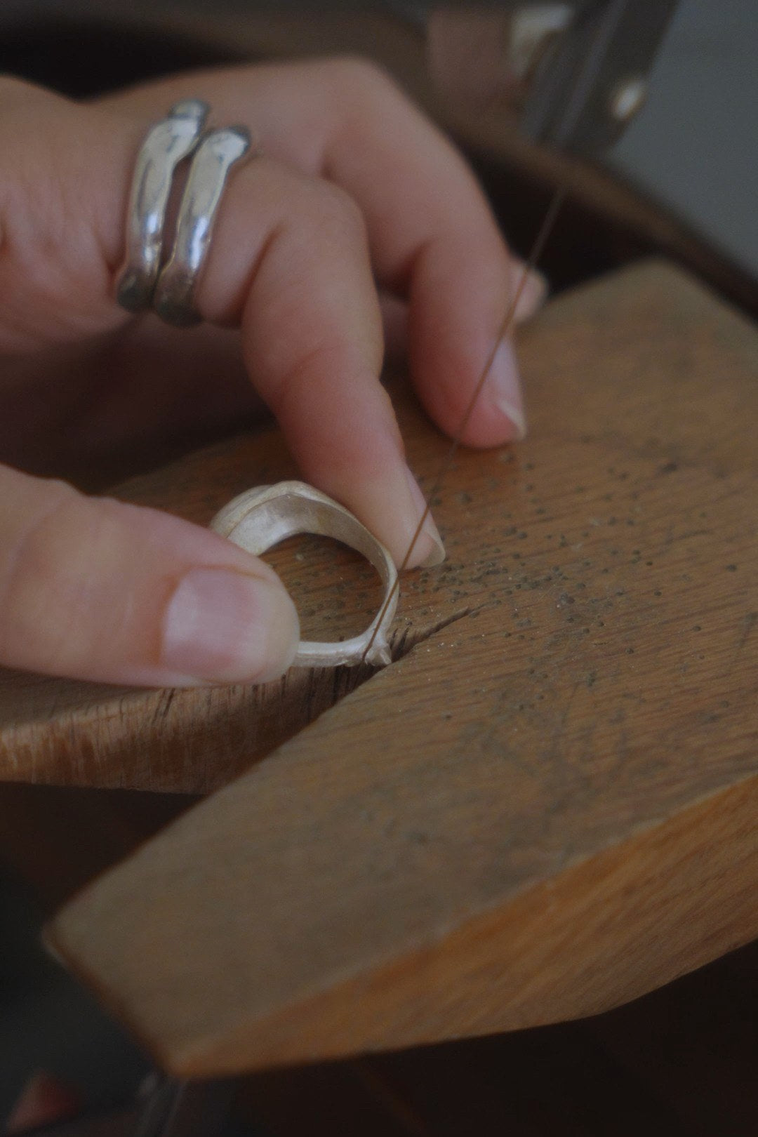 Shaping a ring by hand